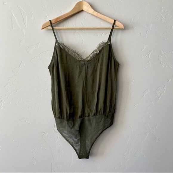 Socialite bodysuits satin style lace v neck NWT size large - Picture 2 of 4